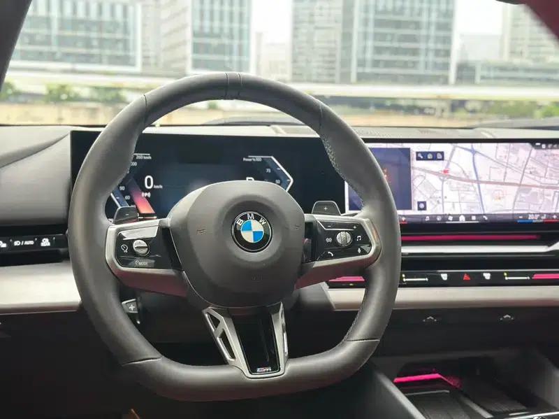 2024 BMW 5 Series 525Li M Sport Package — миниатюра 13