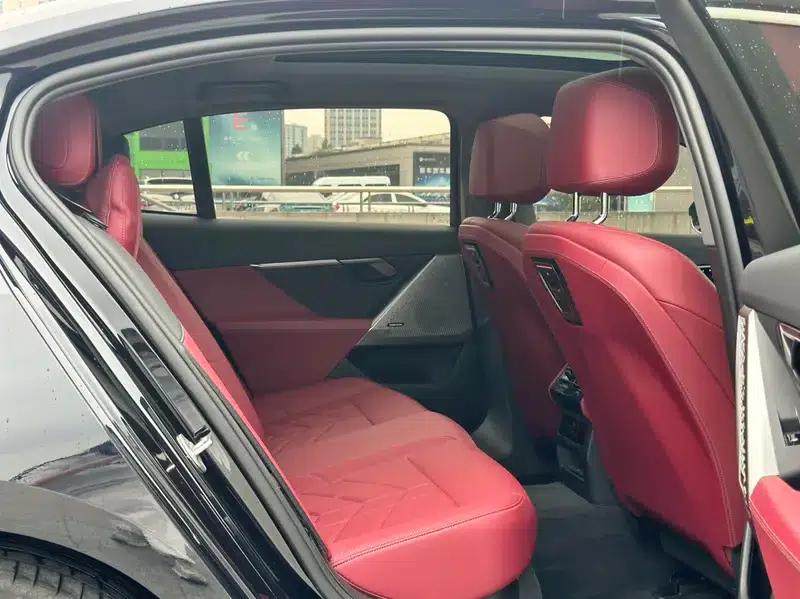 2024 BMW 5 Series 525Li M Sport Package — миниатюра 18