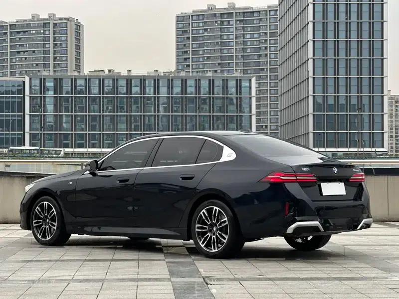 2024 BMW 5 Series 525Li M Sport Package — миниатюра 5