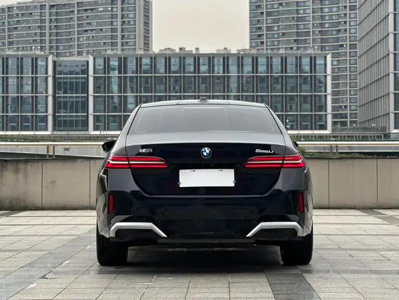 2024 BMW 5 Series 525Li M Sport Package — миниатюра 6