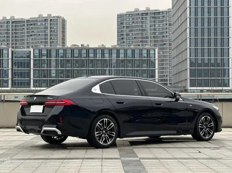 2024 BMW 5 Series 525Li M Sport Package — миниатюра 7