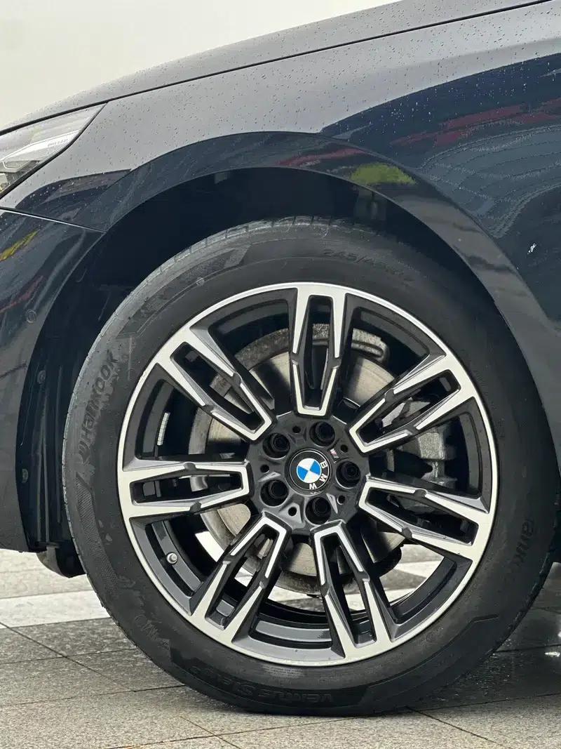 2024 BMW 5 Series 525Li M Sport Package — миниатюра 9