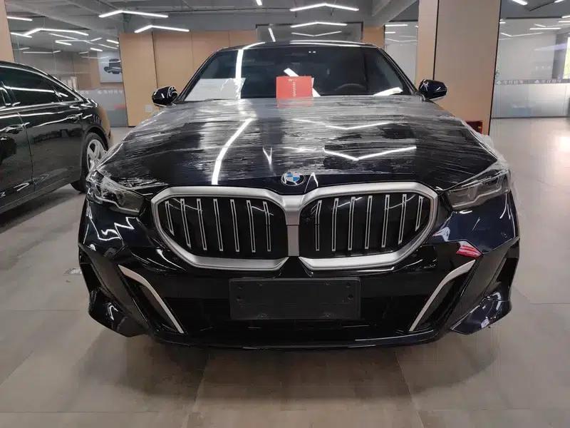 2024 BMW 5 Series 530Li Leading Edition M Sport Package — миниатюра 2