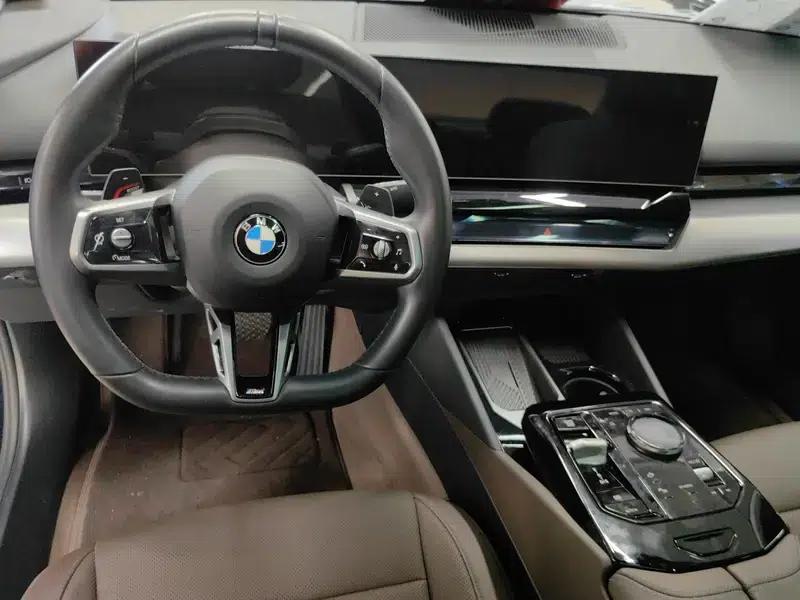 2024 BMW 5 Series 530Li Leading Edition M Sport Package — миниатюра 11
