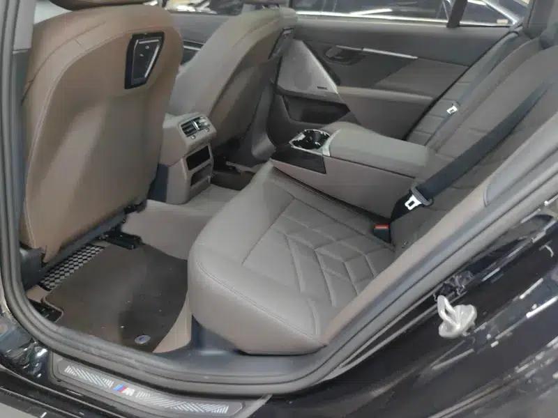 2024 BMW 5 Series 530Li Leading Edition M Sport Package — миниатюра 13