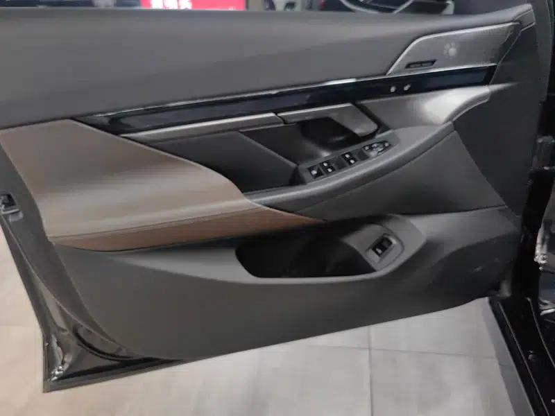 2024 BMW 5 Series 530Li Leading Edition M Sport Package — миниатюра 15