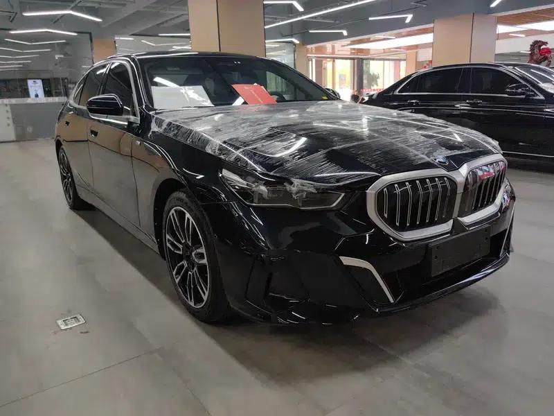 2024 BMW 5 Series 530Li Leading Edition M Sport Package — миниатюра 3