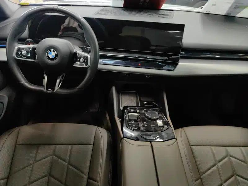2024 BMW 5 Series 530Li Leading Edition M Sport Package — миниатюра 10