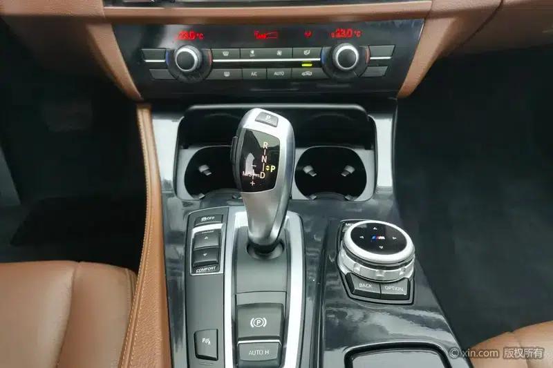 2014 BMW 5 Series 520Li Elegant Edition — миниатюра 15