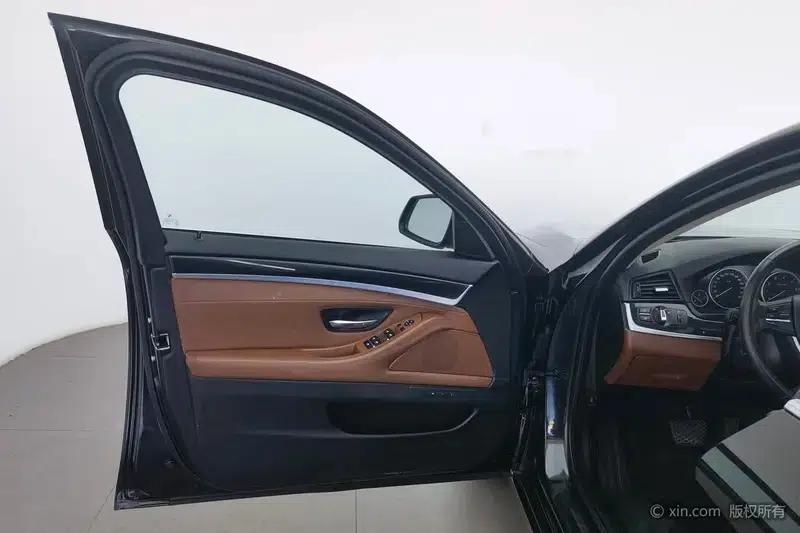 2014 BMW 5 Series 520Li Elegant Edition — миниатюра 21