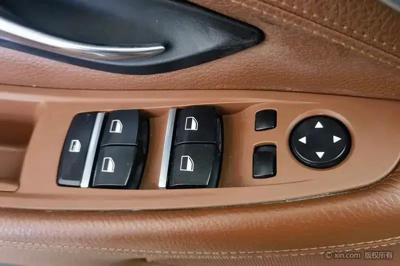 2014 BMW 5 Series 520Li Elegant Edition — миниатюра 22
