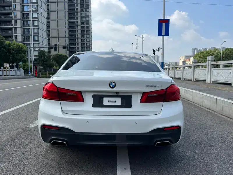 2019 BMW 5 Series 525Li M Sport Package — миниатюра 4