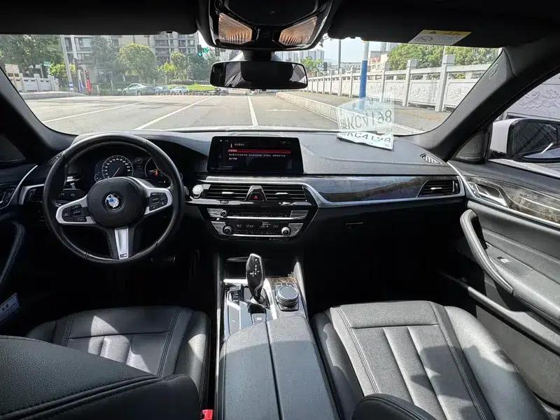 2019 BMW 5 Series 525Li M Sport Package — миниатюра 7