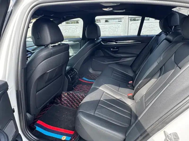 2019 BMW 5 Series 525Li M Sport Package — миниатюра 10
