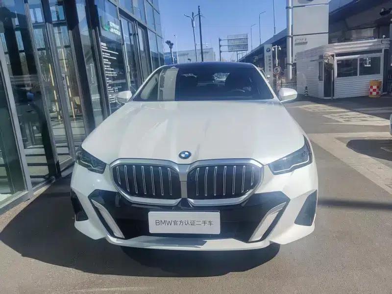 2025 BMW 5 Series Facelift 530Li Luxury M Sport Package — миниатюра 2