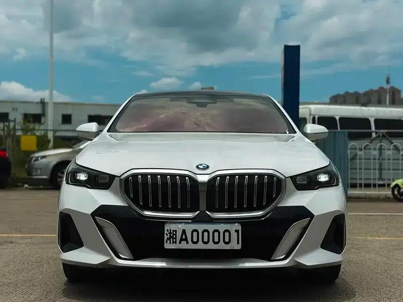 2025 BMW 5 Series Facelift 530Li Luxury M Sport Package — миниатюра 2