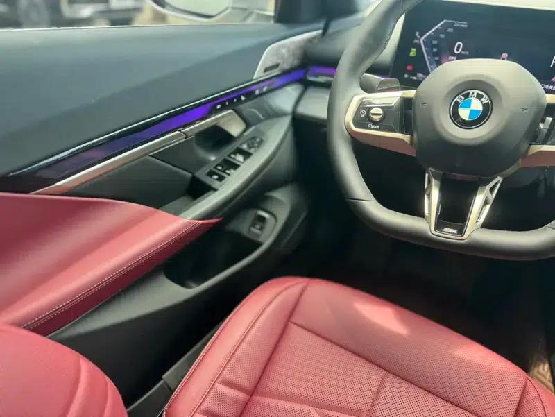 2025 BMW 5 Series Facelift 530Li Luxury M Sport Package — миниатюра 15