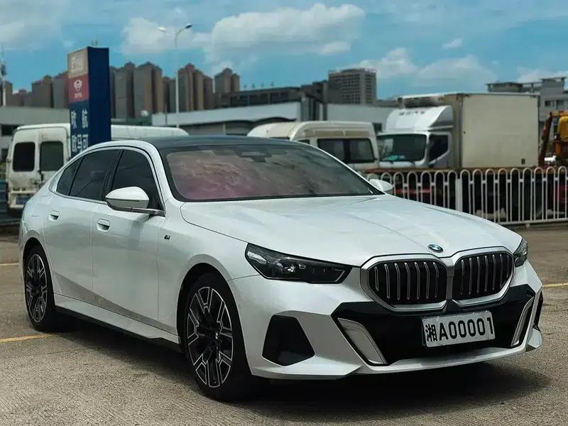 2025 BMW 5 Series Facelift 530Li Luxury M Sport Package — миниатюра 3