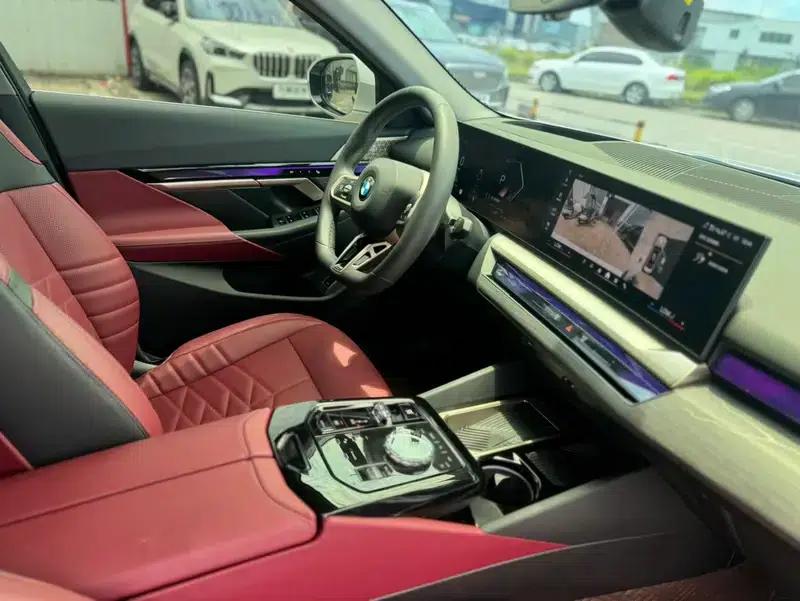 2025 BMW 5 Series Facelift 530Li Luxury M Sport Package — миниатюра 23