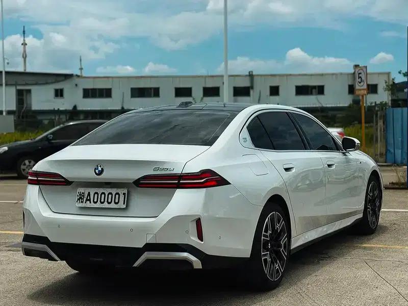 2025 BMW 5 Series Facelift 530Li Luxury M Sport Package — миниатюра 6