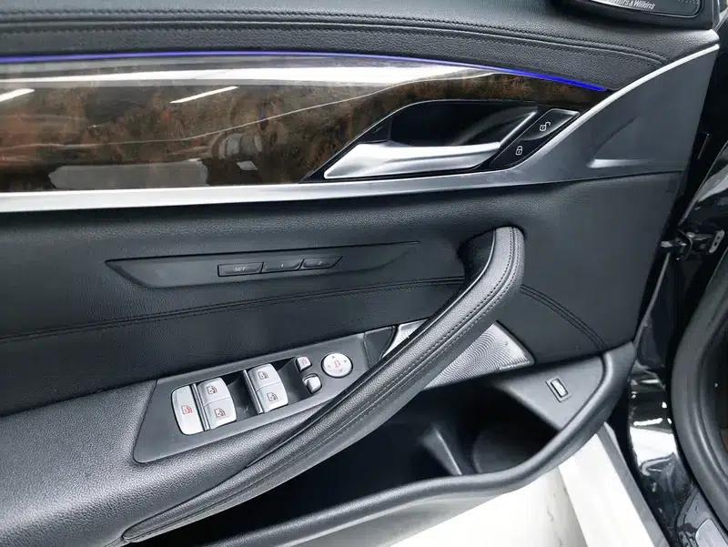 2018 BMW 5 Series 525Li Luxury Package — миниатюра 13