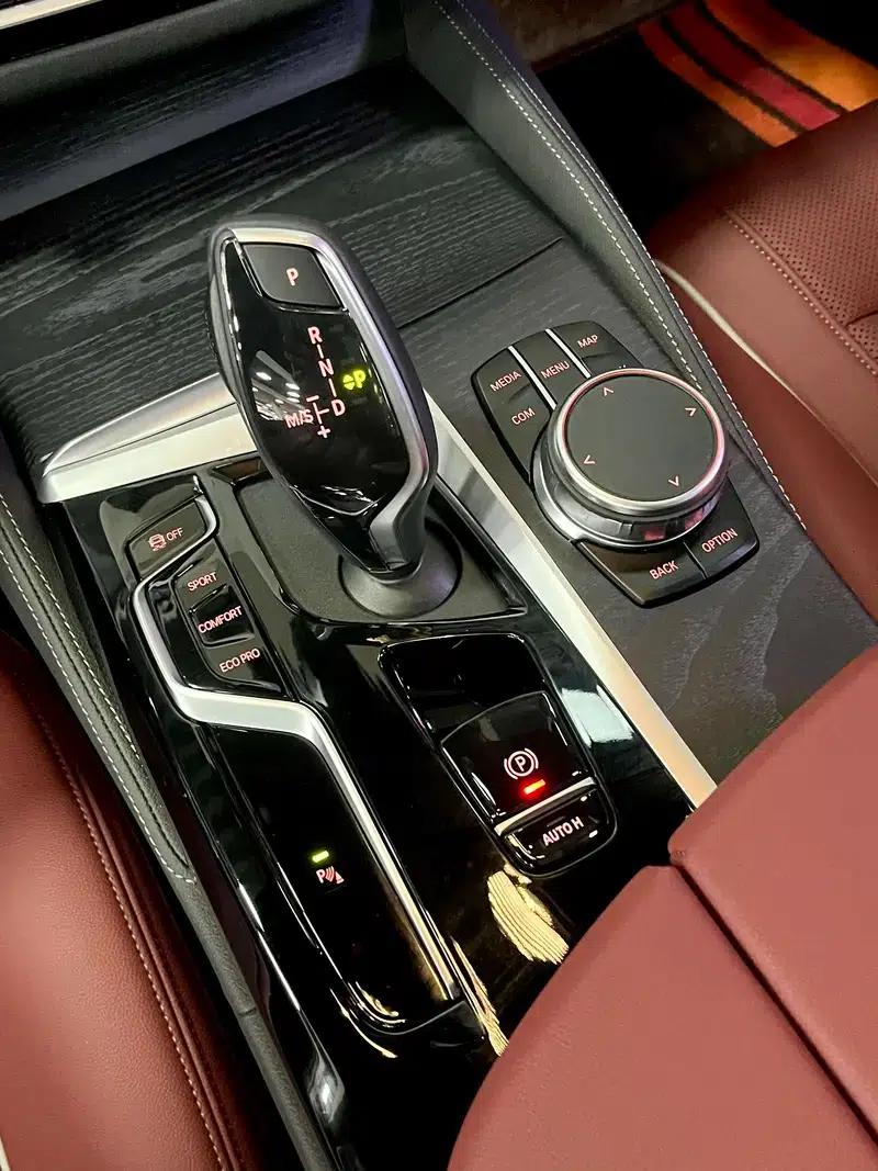 2023 BMW 5 Series 530Li Leading Edition M Sport Package — миниатюра 11