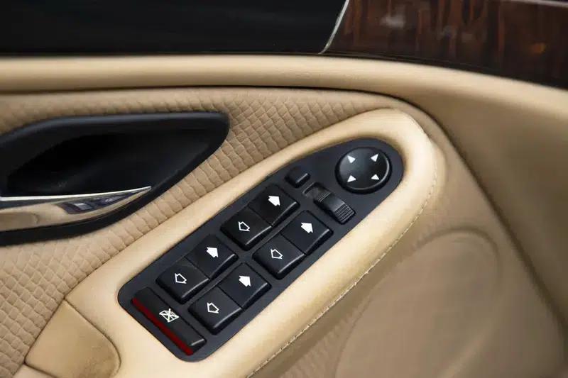 BMW 5 Series (Imported) 2003 530i 3.0 Automatic Rear-Wheel Drive — миниатюра 26
