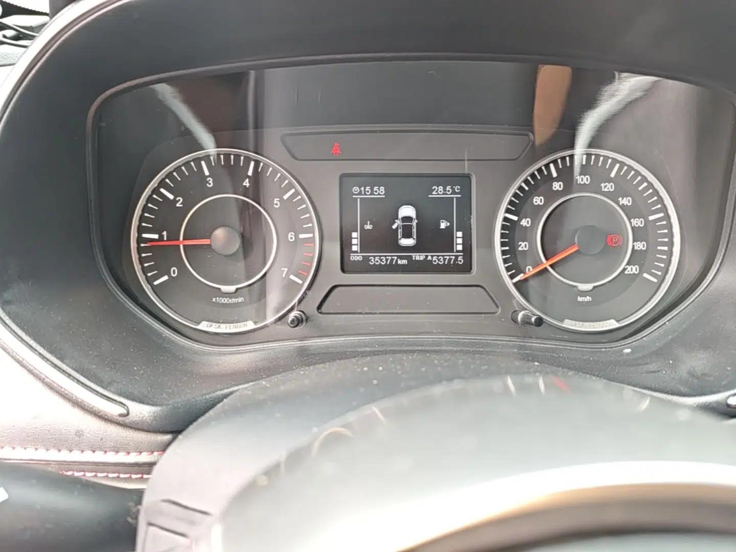 Dongfeng Fengon 500 2021 1.5L Manual Enjoyment Model — миниатюра 14