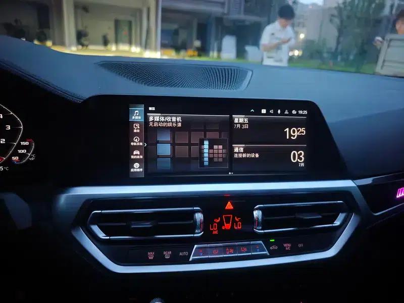 2022 BMW 3 Series 320Li M Sport Package — миниатюра 12
