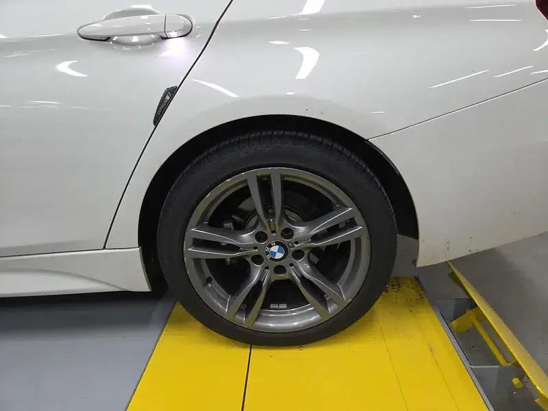 2018 BMW 3 Series 330Li M Sport Shadow Edition — миниатюра 20
