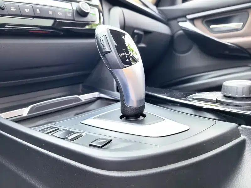 BMW 3 Series 2018 320Li Fashion Edition — миниатюра 16