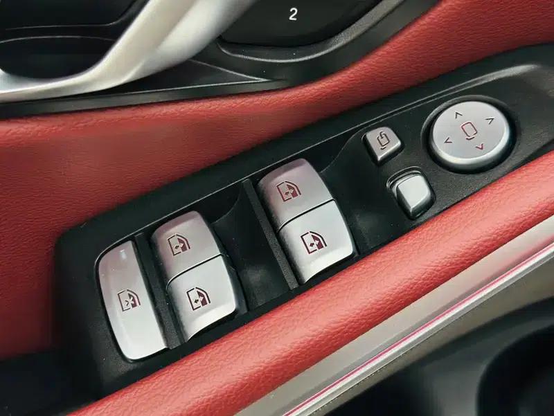 2025 BMW 3 Series 330Li M Sport Shadow Edition — миниатюра 16