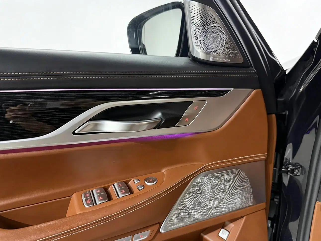 2017 BMW 7 Series M760Li xDrive — миниатюра 9