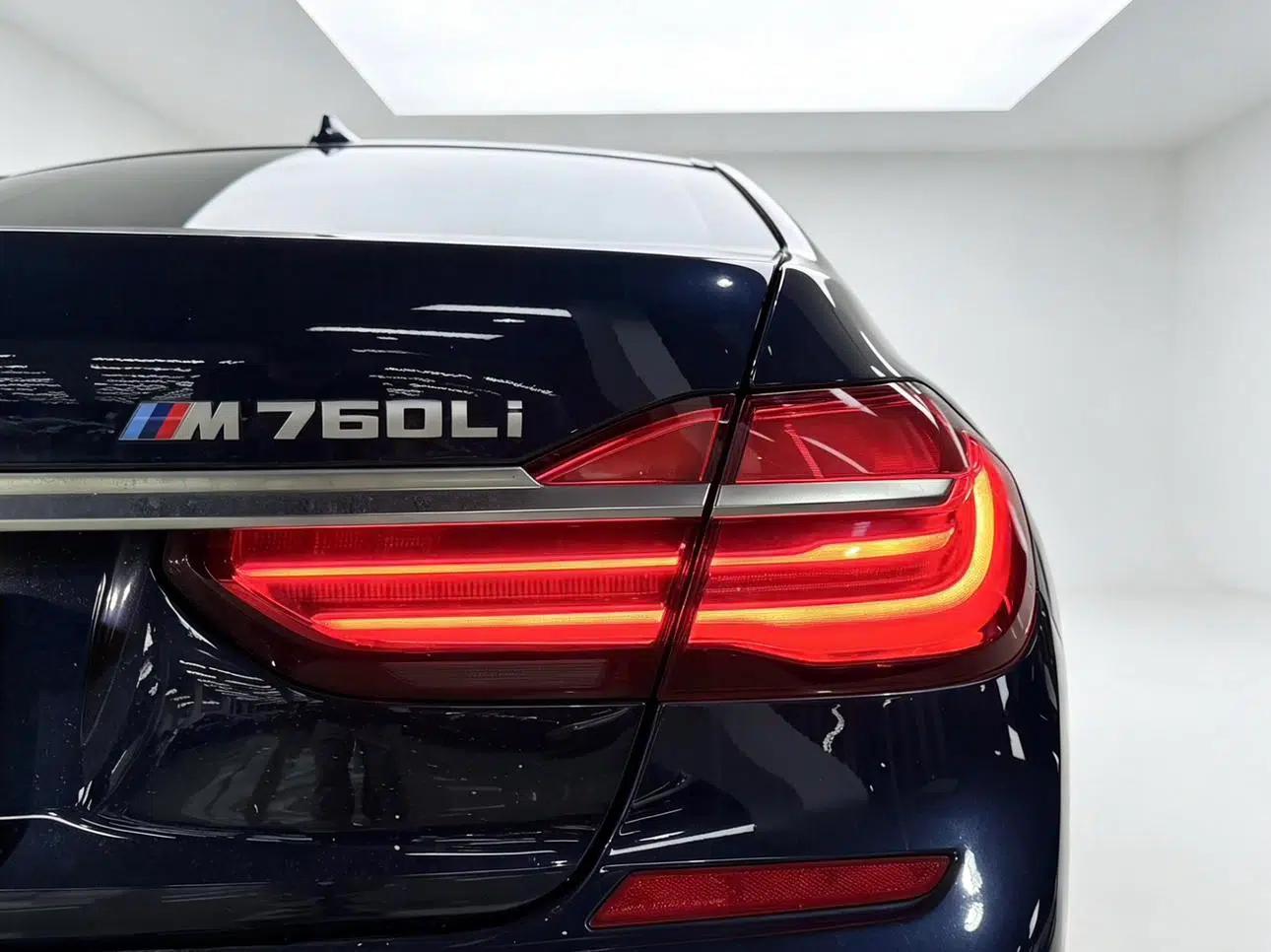 2017 BMW 7 Series M760Li xDrive — миниатюра 10