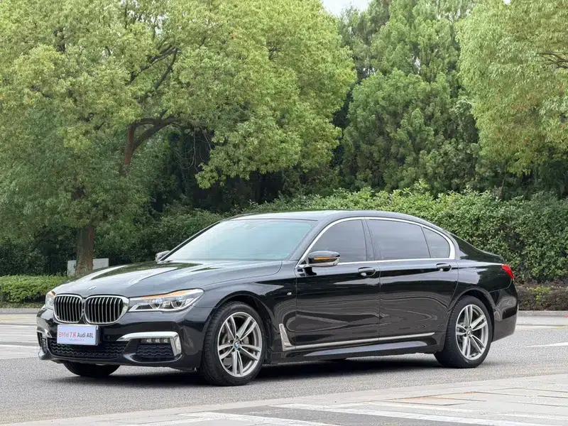2018 BMW 7 Series 730Li Luxury M Sport Package — миниатюра 1