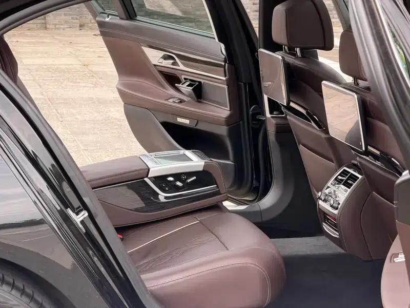 2018 BMW 7 Series 730Li Luxury M Sport Package — миниатюра 11