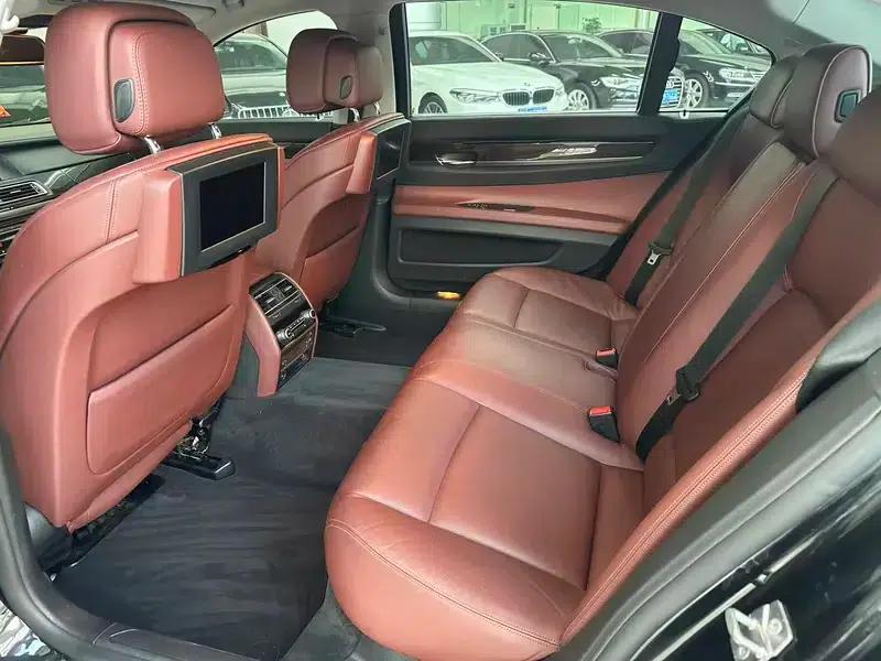 2013 BMW 7 Series 740Li Leading Edition — миниатюра 9
