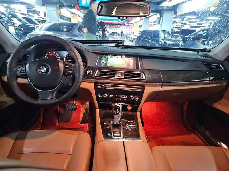 BMW 7 Series 2013 730Li Leading Edition — миниатюра 6