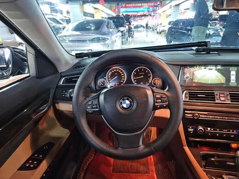 BMW 7 Series 2013 730Li Leading Edition — миниатюра 7