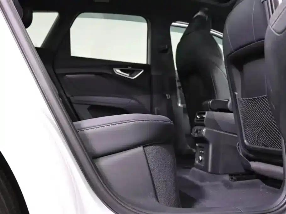Audi Q4 e-tron 2024 Model 40 e-tron Adventure Edition — миниатюра 6