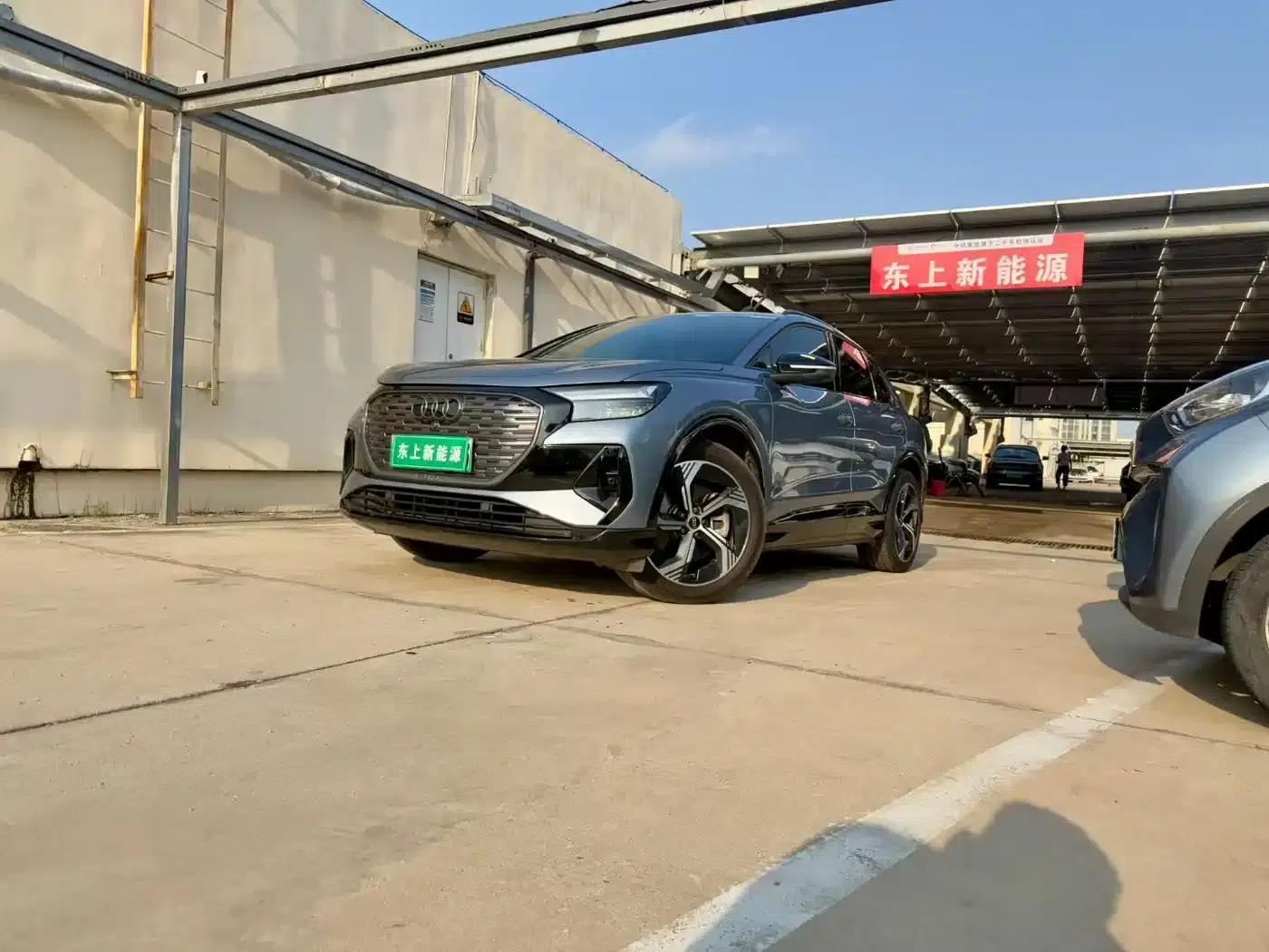 Audi Q4 e-tron 2022 40 e-tron First Edition — миниатюра 1