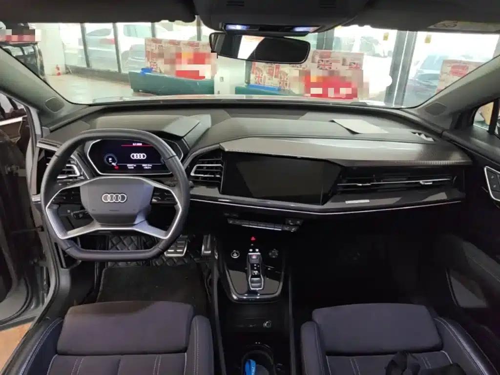 Audi Q4 e-tron 2023 Model 40 e-tron Trailblazer — миниатюра 10