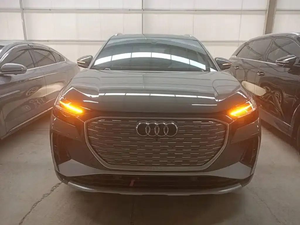 Audi Q4 e-tron 2023 Model 40 e-tron Trailblazer — миниатюра 3