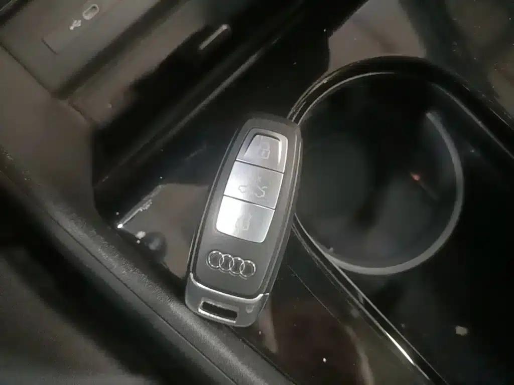 Audi Q4 e-tron 2023 Model 40 e-tron Trailblazer — миниатюра 9