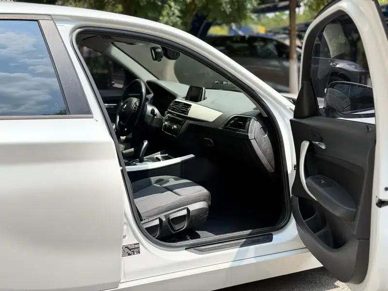 BMW 1 Series (Imported) 2018 118i Leading Edition — миниатюра 11