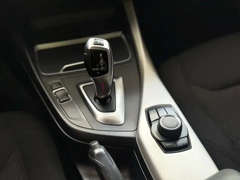 BMW 1 Series (Imported) 2018 118i Leading Edition — миниатюра 15