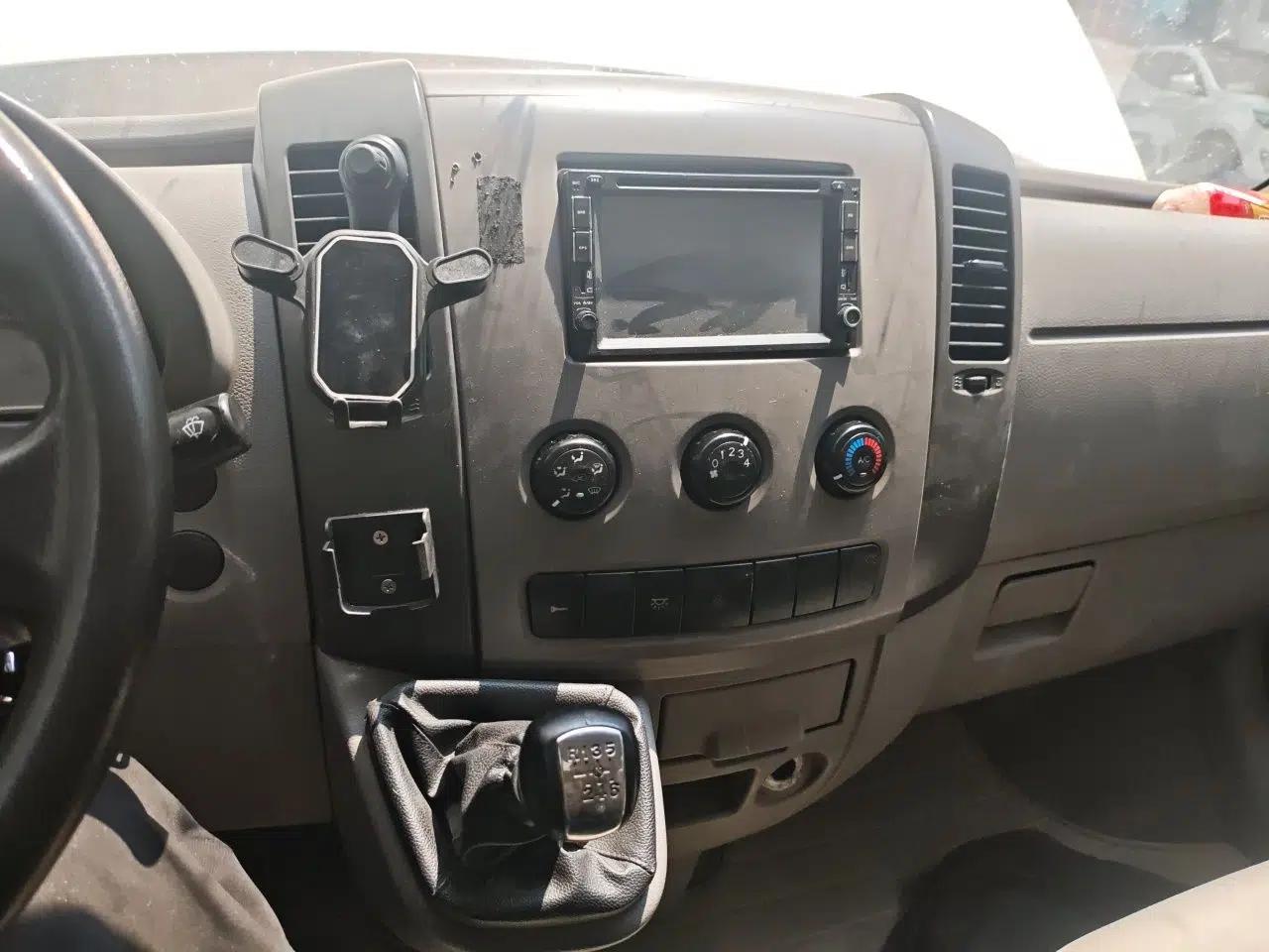 Dongfeng Yufeng 2014 2.5T YuliBao Logistics Vehicle Standard Features Include Short Wheelbase with Mid-Roof ZD25 — миниатюра 13