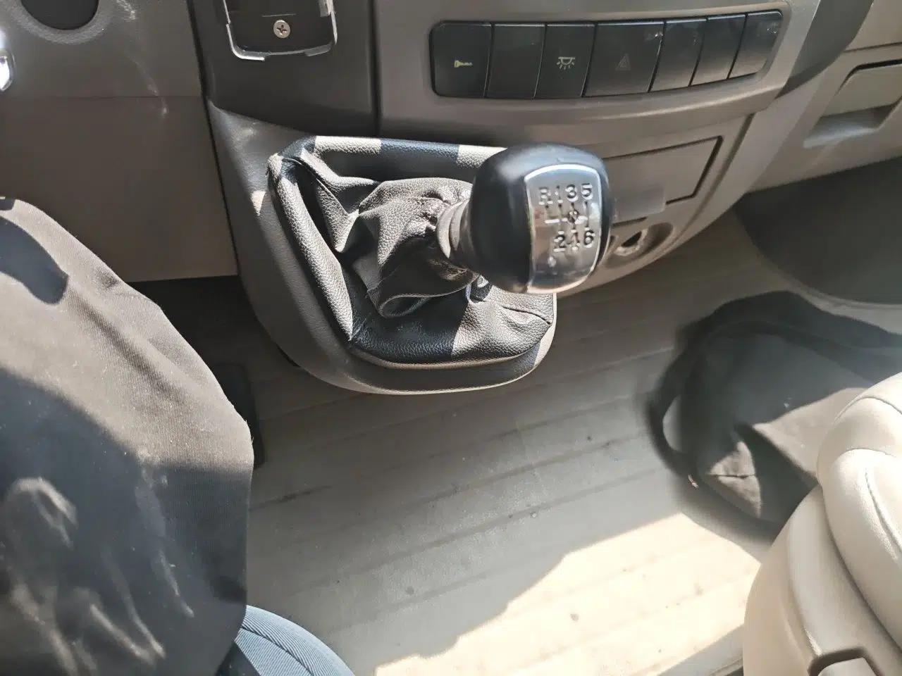 Dongfeng Yufeng 2014 2.5T YuliBao Logistics Vehicle Standard Features Include Short Wheelbase with Mid-Roof ZD25 — миниатюра 14