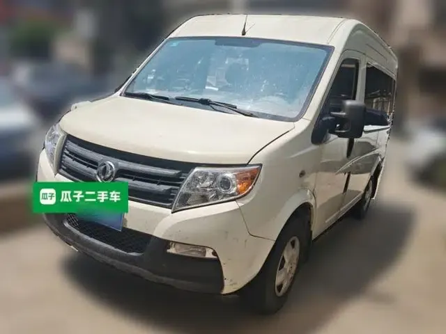 Dongfeng Yufeng 2014 2.5T YuliBao Logistics Vehicle Standard Features Include Short Wheelbase with Mid-Roof ZD25