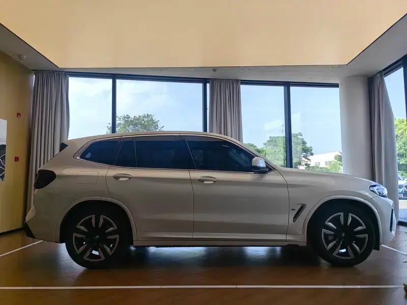 BMW iX3 2023 Leading Edition — миниатюра 5